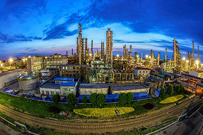 Honoring Teamwork: Partnership with Urumqi Petrochemical